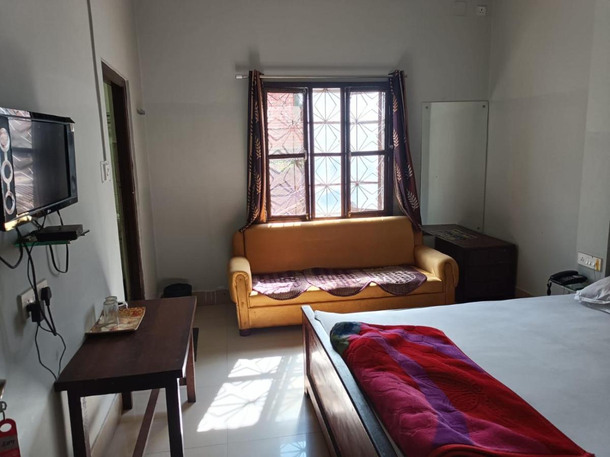 Kusum Hotel Dibrugarh Exterior photo