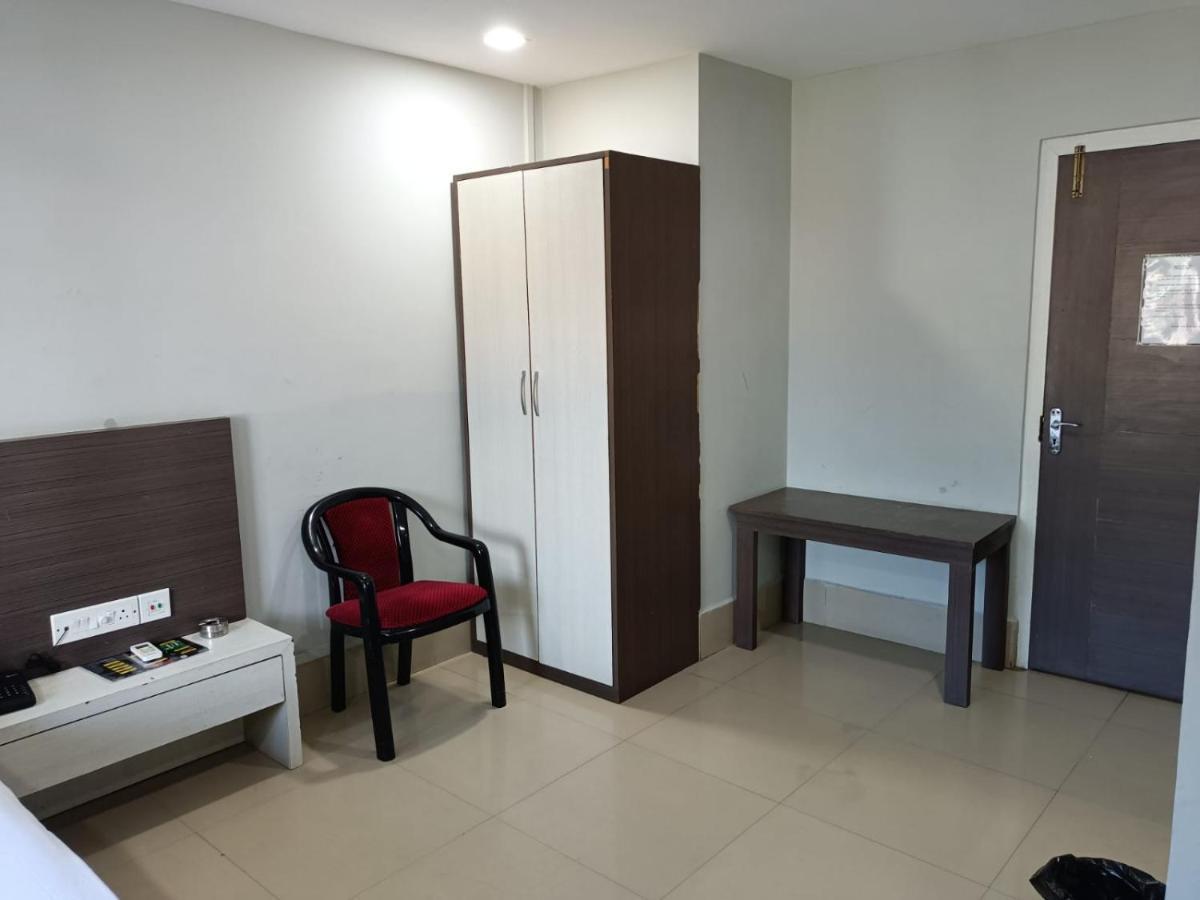 Kusum Hotel Dibrugarh Exterior photo