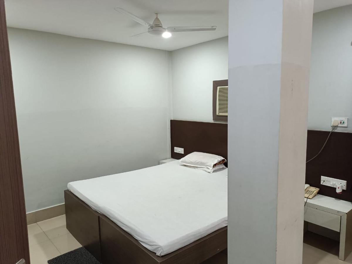 Kusum Hotel Dibrugarh Exterior photo
