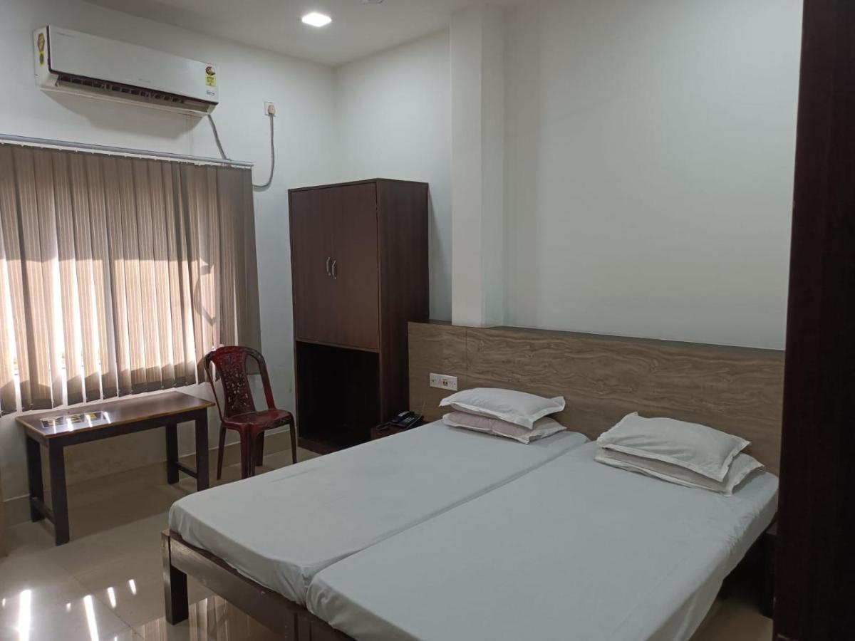 Kusum Hotel Dibrugarh Exterior photo
