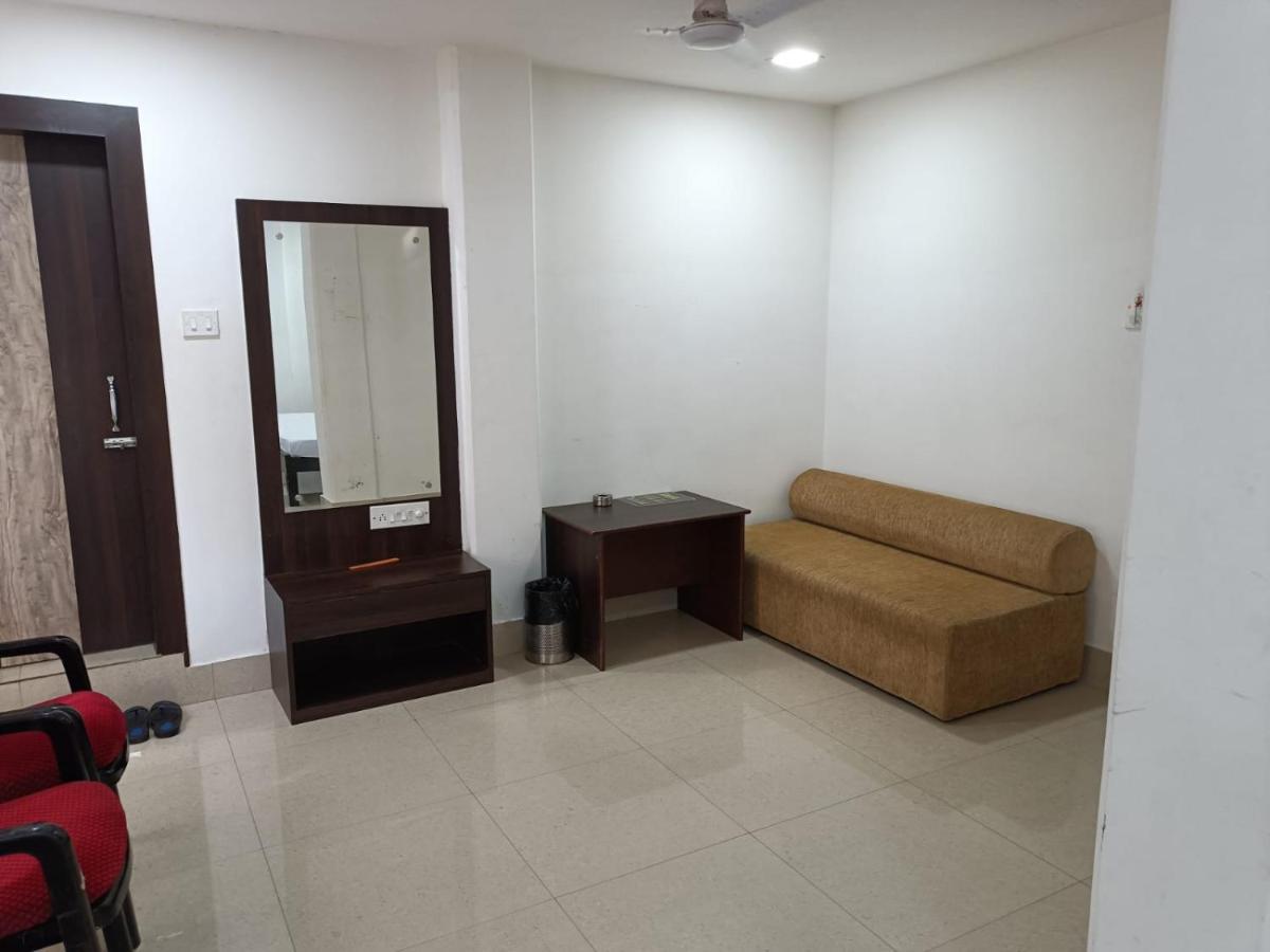 Kusum Hotel Dibrugarh Exterior photo
