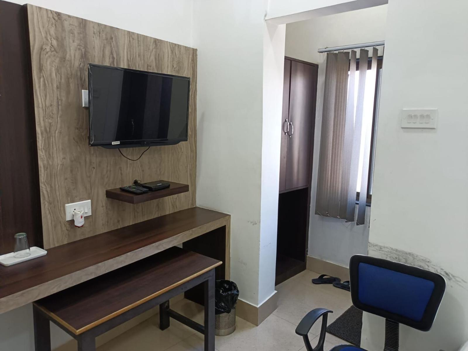 Kusum Hotel Dibrugarh Exterior photo